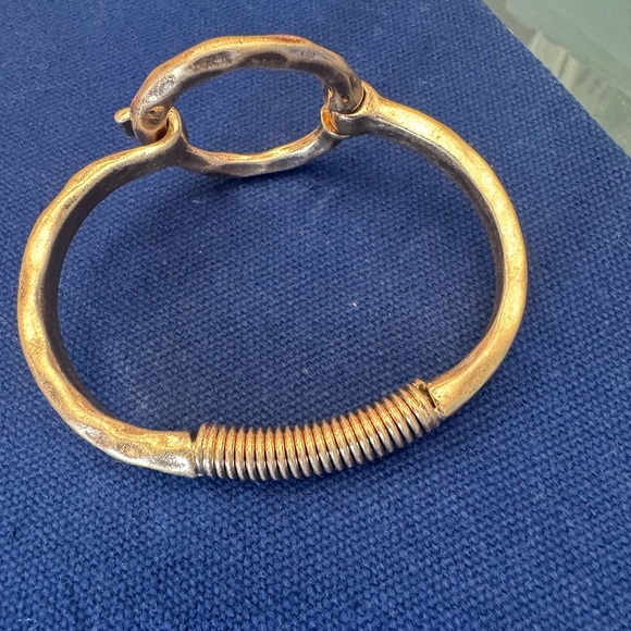 Elegant Gold-Toned Bracelet- easy on/easy off! Add some fun and flare to any day - Picture 2 of 7